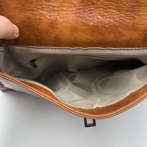 Vintage style boho brown camel rivet-studded chain biker shoulder crossbody bag - Picture 6 of 12